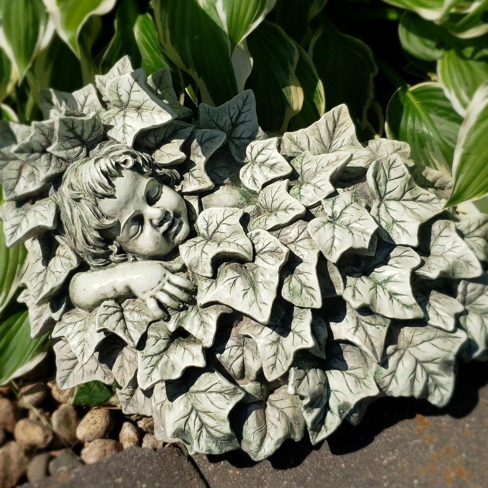 Design Toscano child in ivy statue